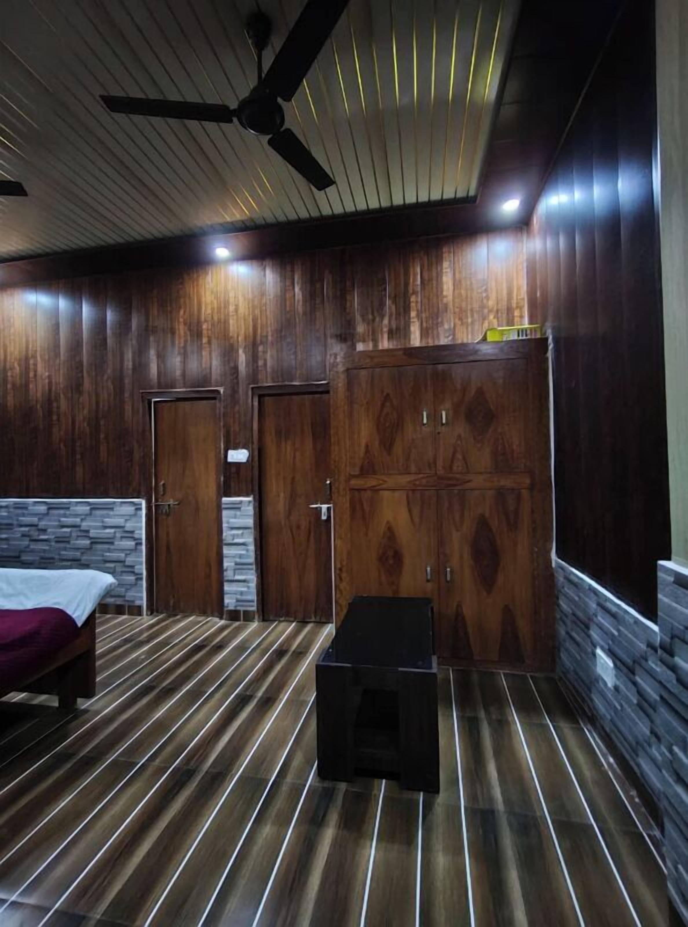 Deluxe Double Room, City View | Desk, free WiFi