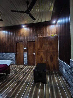 Deluxe Double Room, City View | Desk, free WiFi