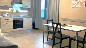 Standard Apartment | Private kitchen | Fridge, microwave, stovetop, electric kettle