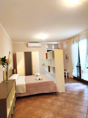 Superior Studio | Blackout drapes, iron/ironing board, free WiFi, bed sheets - appartamenti la piazzetta (Signa)