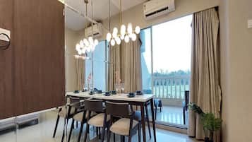 Royal Double Room | In-room dining