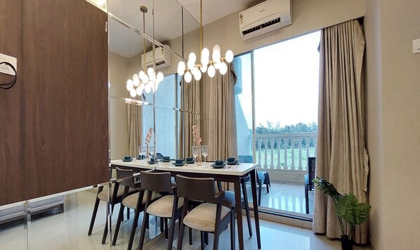 Royal Double Room | In-room dining