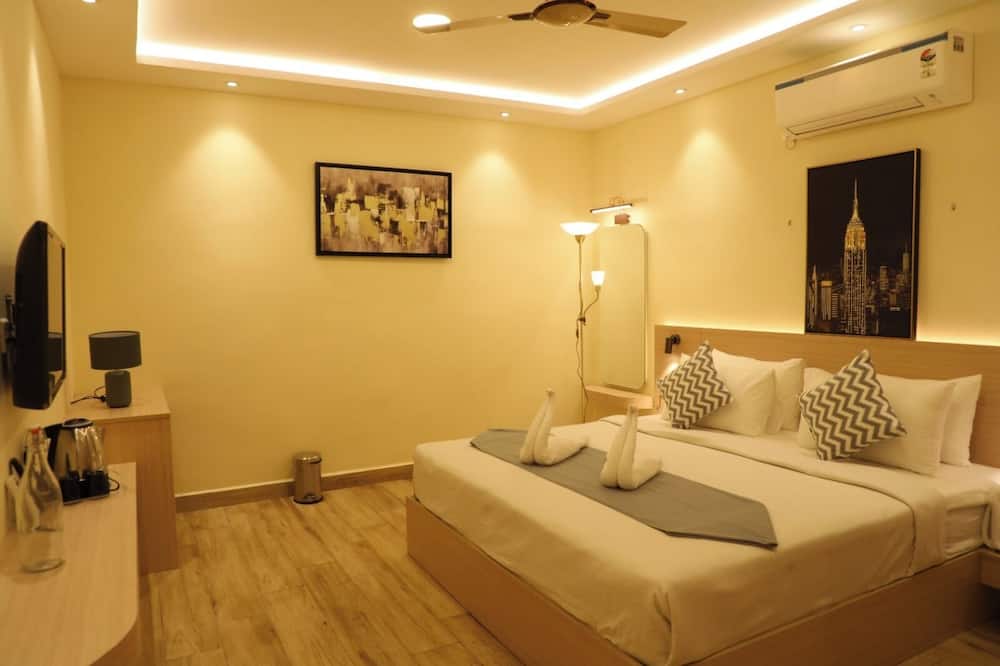 Hotel Green Parrot