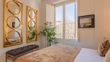 2 slaapkamers, een strijkplank/strijkijzer, internet, beddengoed