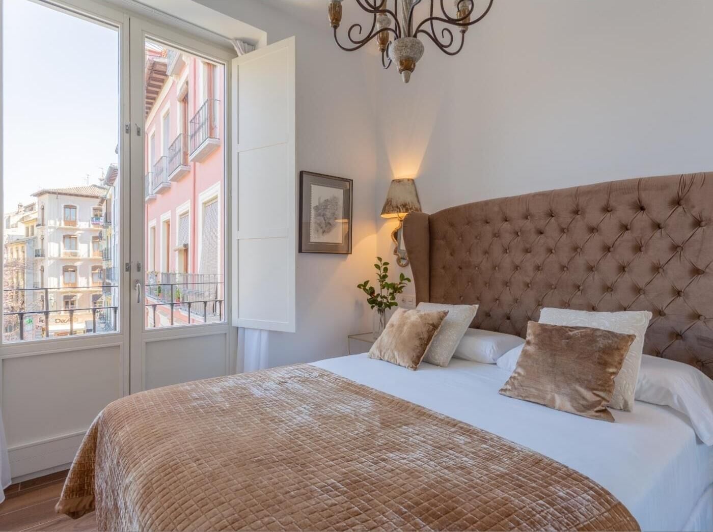 2 bedrooms, iron/ironing board, internet, bed sheets