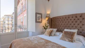 2 slaapkamers, een strijkplank/strijkijzer, internet, beddengoed