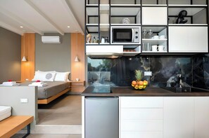 2 bedrooms, in-room safe, desk, iron/ironing board - Canes Maxima Suite Private Pool (Agios Nikolaos)