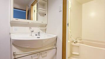 Comfort Apartment, Balcony | Bathroom | Separate tub and shower, free toiletries, hair dryer, slippers