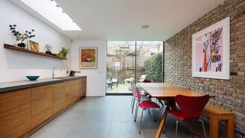 2 bedrooms, Internet