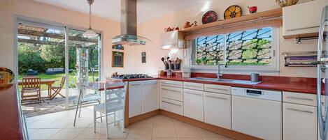 Køleskab, opvaskemaskine