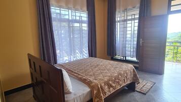 Comfort Double Room, Balcony, Mountain View | Meja, ruang kerja komputer riba