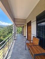 Quarto casal conforto, sacada, vista para a montanha | Terraço/pátio