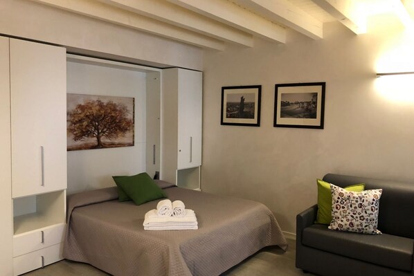 1 bedroom, iron/ironing board, WiFi, bed sheets