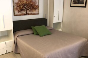 1 quarto, ferros/tábuas de passar roupa, Wi-Fi, roupa de cama