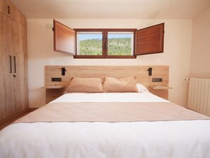 6 bedrooms, free WiFi, bed sheets
