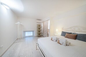 2 bedrooms, iron/ironing board, internet, bed sheets