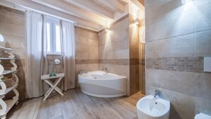 Dusche, Haartrockner, Bidet, Handtücher