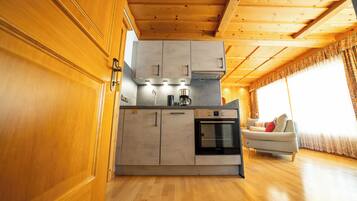 Kühlschrank, Herdplatte, Geschirrspüler