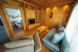 1 bedroom, free WiFi, bed sheets - Vacation apartments, just a few steps from the lake, free use of the lido (Seeboden)