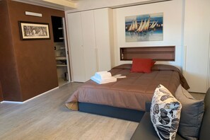 1 bedroom, iron/ironing board, bed sheets