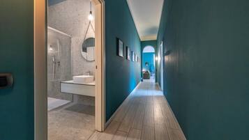 Dusche, Haartrockner, Bidet, HandtĂŒcher