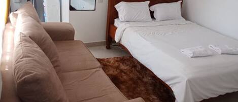 1 habitación, tabla de planchar con plancha, wifi y ropa de cama