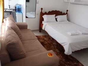 1 bedroom, iron/ironing board, WiFi, bed sheets - Vibrant Cozy Nairobi studio (Nairobi)