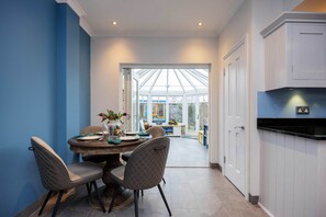 Dining - The Barnes Family Haven, by Veeve (London)