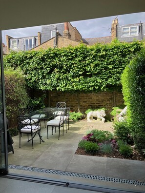 屋外ダイニングエリア