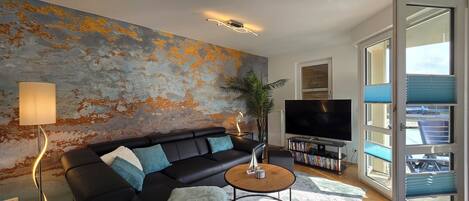 Fernseher, DVD-Player, Stereoanlage