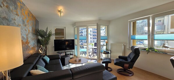 TV, DVD-spiller og stereoanlegg