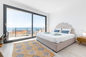 5 bedrooms, iron/ironing board, travel cot, free WiFi - Dino Villa, with ocean view (Ribamar)