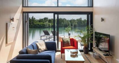 The Boathouse - Romantic Glass Lodge - Hot Tub