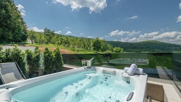 Deluxe Apartment, Balcony | 1 bedroom, in-room safe, soundproofing, free WiFi