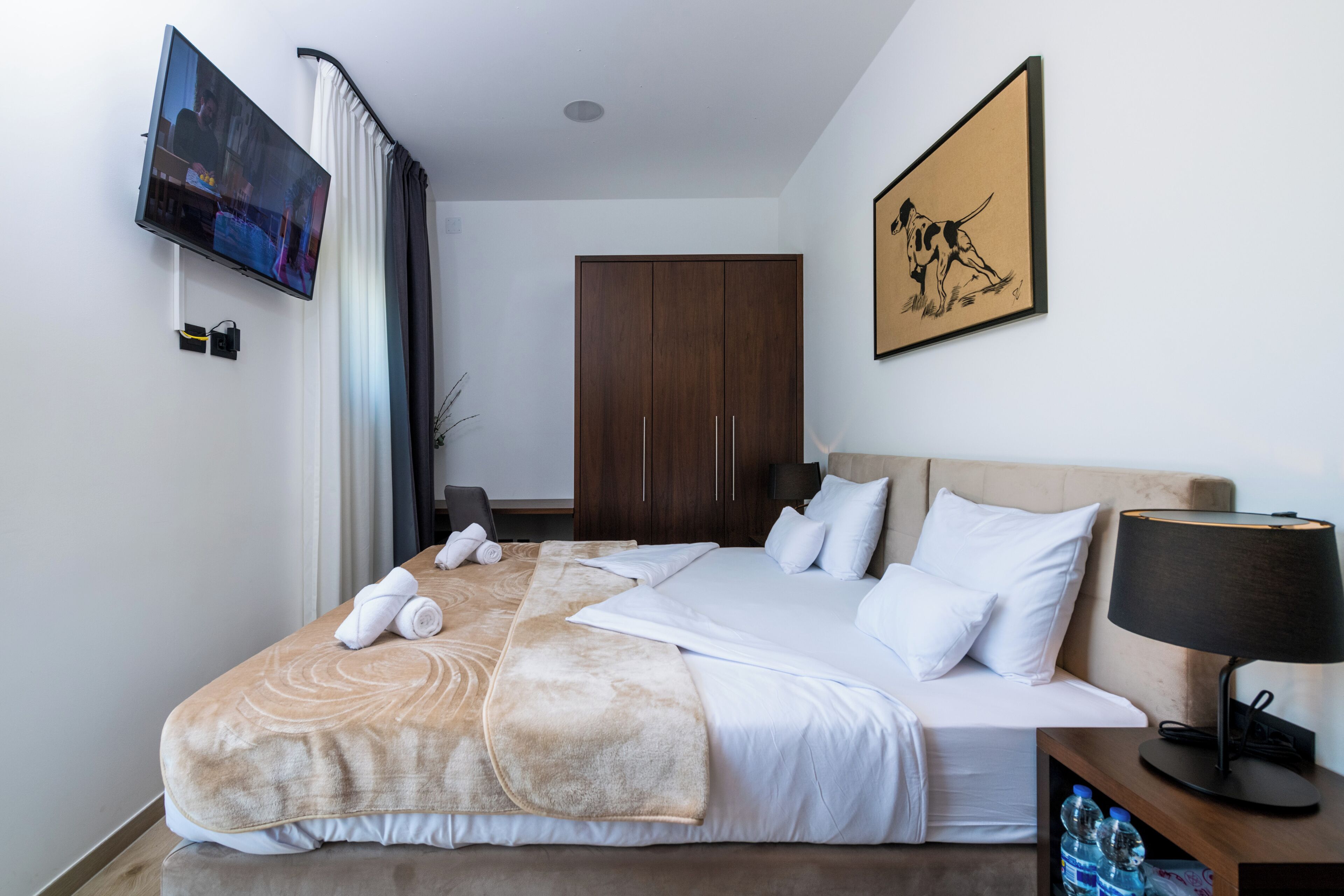 Deluxe driepersoonskamer, balkon | Een kluis op de kamer, geluiddichte muren, gratis wifi, beddengoed