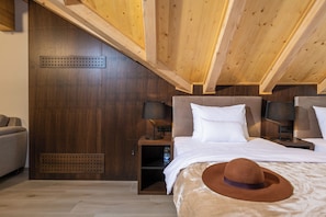 Comfort Triple Room | 1 bedroom, in-room safe, soundproofing, free WiFi