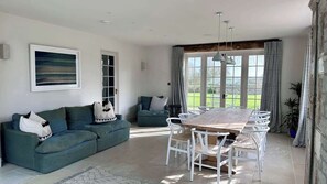 Interior - Family Cotswolds Stay with Pool, Hot Tub, Bar (Malmesbury)