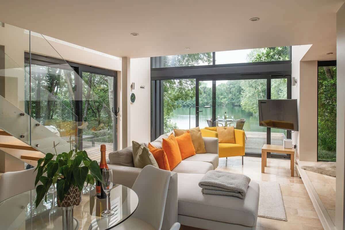 TV, fireplace, offices