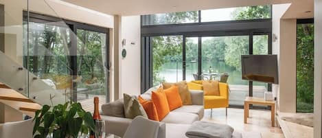 Televisión, chimenea, oficina