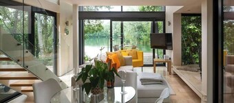 Waterlily | Romantic Lakefront Stay + Hot Tub