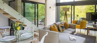 Island | Private Lake Retreat + Hot Tub Escape