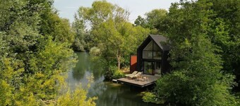 Island | Private Lake Retreat + Hot Tub Escape