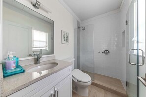 Dusche, Haartrockner, HandtĂŒcher