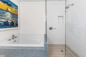 Dusche, Haartrockner, HandtĂŒcher