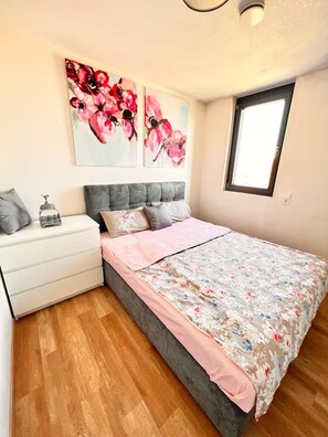 1 habitación, wifi y ropa de cama