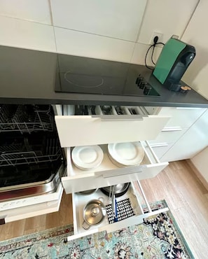 Micro-ondes, plaque de cuisson, lave-vaisselle