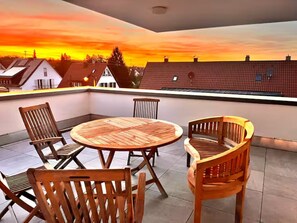 Outdoor dining - Vacation apartment Aramis- As good as new penthouse apartment ni yellow (Ludwigsburg)
