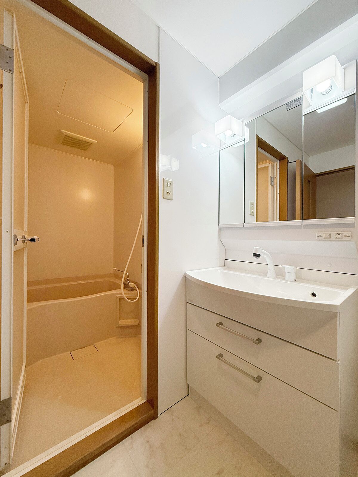 Căn hộ Tiêu chuẩn, ban công | Phòng tắm | Bồn tắm và buồng tắm vòi sen riêng, đồ dùng nhà tắm miễn phí 