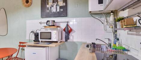 Fridge, microwave, stovetop, coffee/tea maker