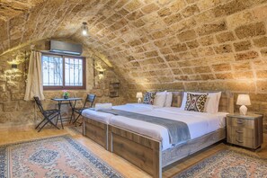 Deluxe Studio, Non Smoking, City View | Egyptian cotton sheets, premium bedding, blackout drapes